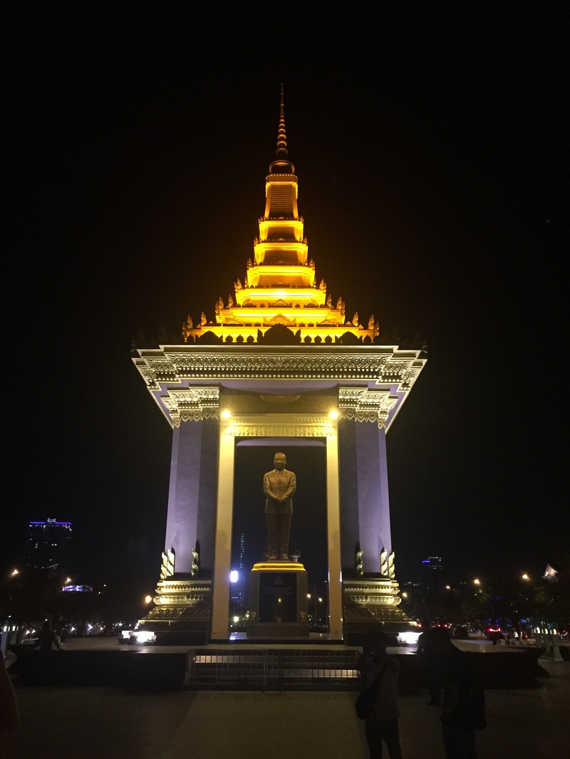 independence monument, cambodia, travel, sikh, phnom penh
